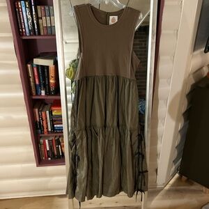 Elegant Olive Sleeveless Midi Dress